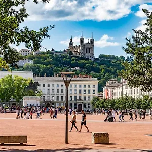  Séjour chez l'habitant 30m² De Bonheur Au Coeur De Lyon, Dans Les Nuages.